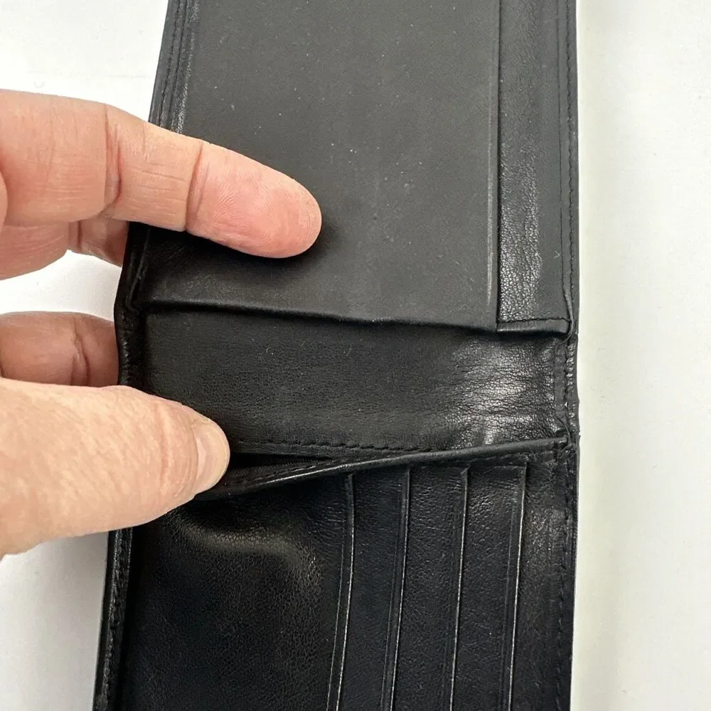 Tumi Black Leather Wallet Slim Flat Smooth Bi-Fold Credit Cards Slots Unisex